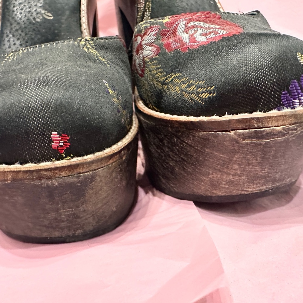 Free People ‘STARLET’ Black Floral Embroidered Wood Platform Mary Jane Heels - Picture 8 of 11